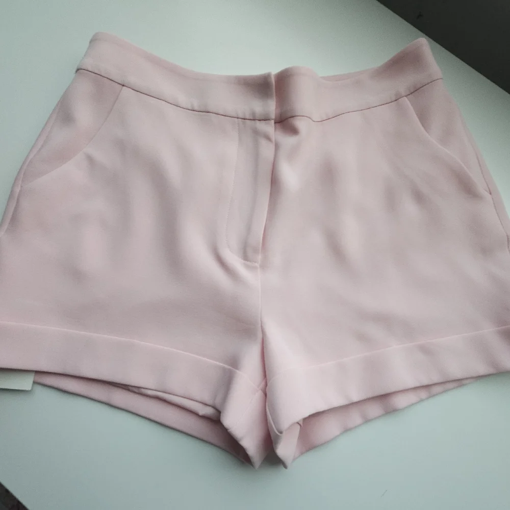 Cinq A Sept Elaine Baby Pink Crepe Cuffed Lined Shorts - Picture 7 of 15